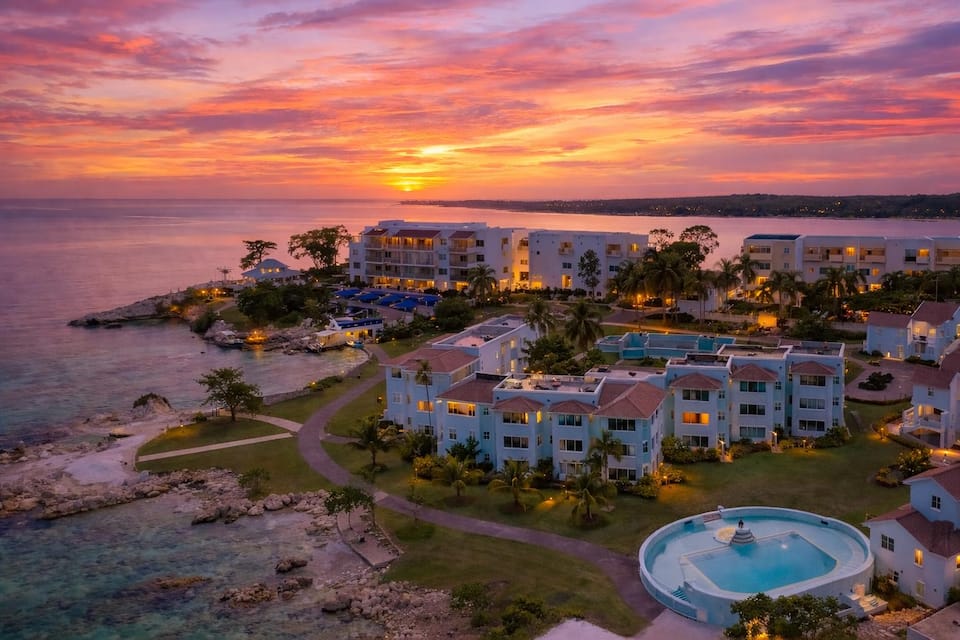 Coastal Apartment with Beachfront